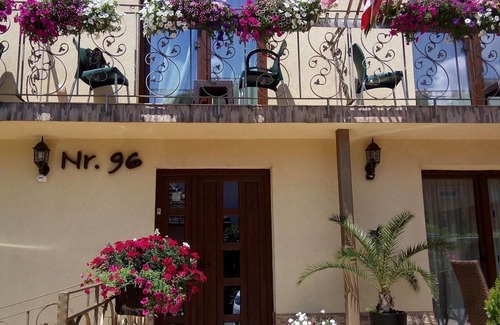 Baile Felix Villa | Elegant Vila Alma: Guest Rated 9.8 with Family Amenities