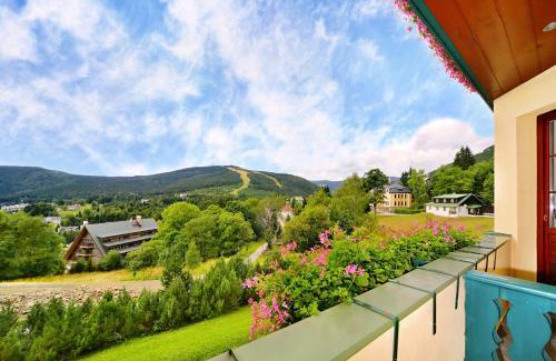 Spindleruv Mlyn House | Welcoming Pension Silva: Pet-Friendly Stay with Pool & More