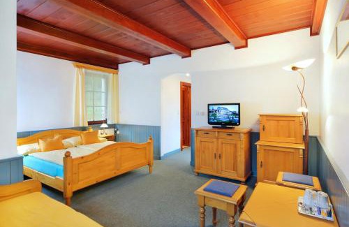 Spindleruv Mlyn House | Welcoming Pension Silva: Pet-Friendly Stay with Pool & More