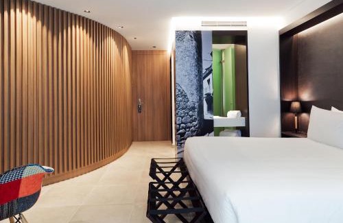Arenys de Mar Hotel | Experience Vila Arenys Hotel: Oceanfront Luxury Awaiting You