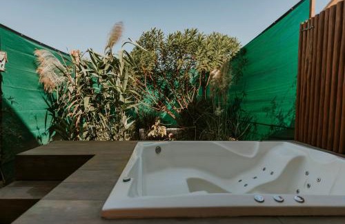 Alto Paraiso de Goias House | Vila Astra - Nature Retreat with Private Hot Tub Awaits