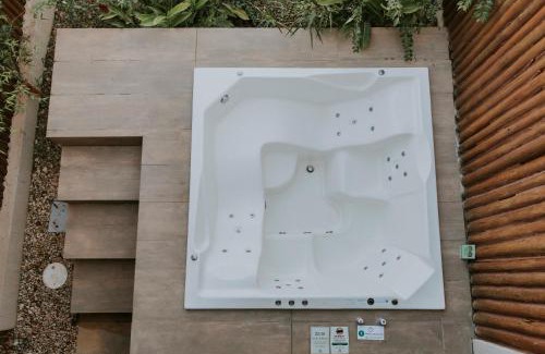 Alto Paraiso de Goias House | Vila Astra - Nature Retreat with Private Hot Tub Awaits