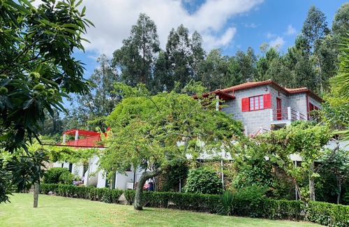 Vila Verde Cottage | Relax at Vila Aurora with Pool, Spa & Breakfast Options