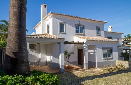 Praia da Luz Villa | Vila Aurora - Pet-Friendly 3 Bedroom Villa Near the Beach