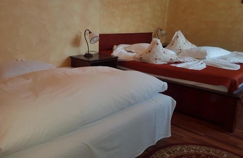 Cheia Resort | Vila Bratocea: Guest Favorite with Pool & Restaurant