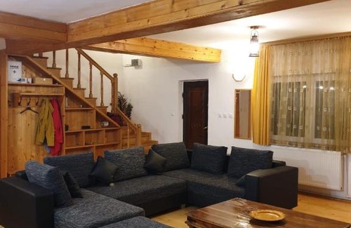 Ranca Cabin | Family-Friendly Vila Carla Elena with Breakfast & Kitchen