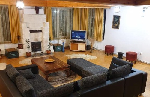 Ranca Cabin | Family-Friendly Vila Carla Elena with Breakfast & Kitchen