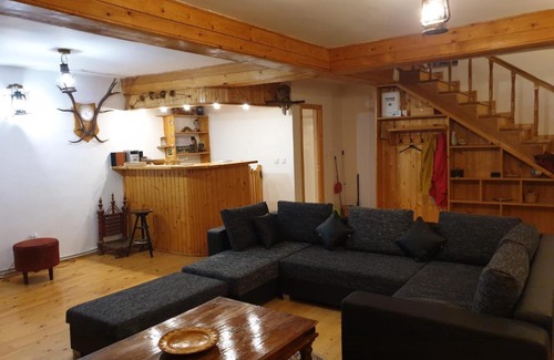 Ranca Cabin | Family-Friendly Vila Carla Elena with Breakfast & Kitchen