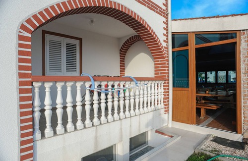 Caska Apartment | Cozy Vila Caska - Perfect Retreat near Zrce Beach & Pool