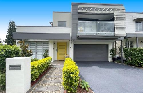 Shell Cove House | Experience Vila Cass: Family-Friendly 4-Star Retreat