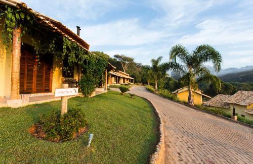 Vale dos Pinheiros Hotel | Vila Chico: Oceanfront Haven with Pet-Friendly Amenities