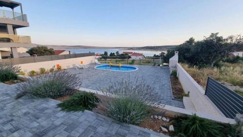 Caska Villa | Vila Cissa: Oceanfront Retreat with Pool and Family Amenities