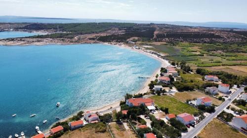Caska Villa | Vila Cissa: Oceanfront Retreat with Pool and Family Amenities