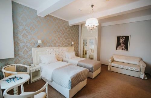 Bucharest City-Centre Hotel | Relaxing Vila Cornelia: Spa, Restaurant & Family-Friendly