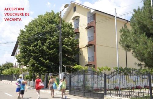 Costinesti House | Family-Friendly Vila cu Livada with Kitchen Amenities