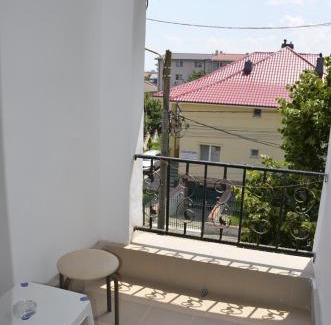 Costinesti House | Family-Friendly Vila cu Livada with Kitchen Amenities