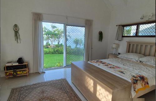 Mele House | Beachfront Bliss at Vila Del Mare Resort with Ocean Views