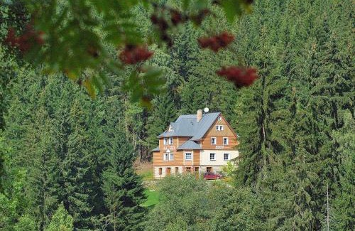 Pec pod Snezkou Apartment | Explore Vila Eden: Family-Friendly Retreat with Top Ratings