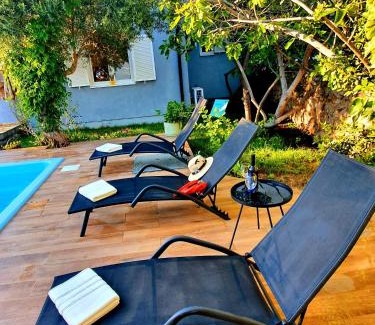 Murter Villa | Discover Vila Ena: Oceanfront Bliss with Top Amenities