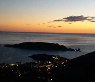 Lapcici House | Pet-Friendly Retreat at Vila Ena for Families and Friends