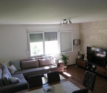 Lapcici House | Pet-Friendly Retreat at Vila Ena for Families and Friends