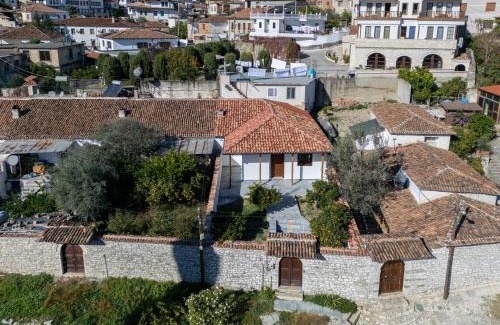 Berat Villa | Vila Era