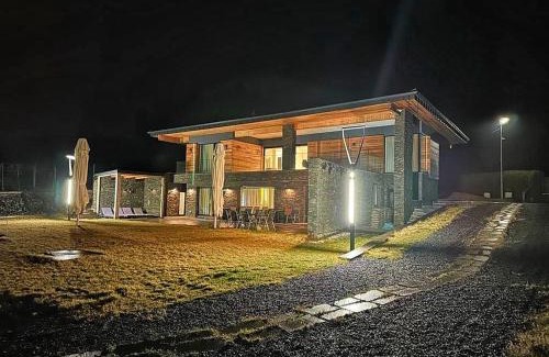 Firiza Villa | Escape to VILA ESCAPE by Lake Firiza in Maramures