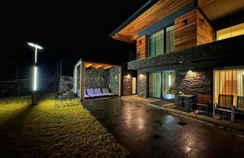 Firiza Villa | Escape to VILA ESCAPE by Lake Firiza in Maramures