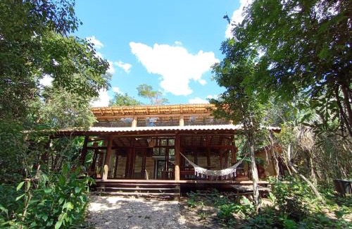 Alto Paraiso de Goias Cabin | Serene Vila Floresta - Chalé da Mata with Kitchen Amenities