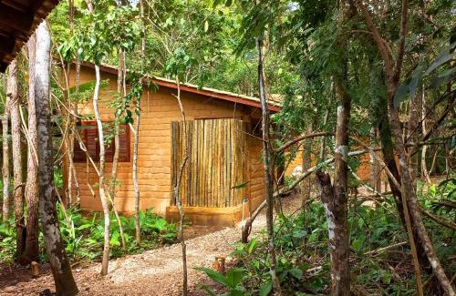 Alto Paraiso de Goias Cabin | Serene Vila Floresta - Chalé da Mata with Kitchen Amenities