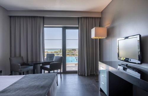 Meia Praia Hotel | Explore Vila Gale Lagos: 4-Star Stay with Spa & Pool Access