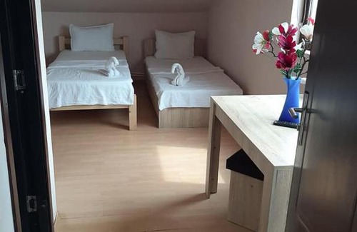 Valu lui Traian Apartment | Budget-Friendly Vila Gherghisan with Breakfast Included