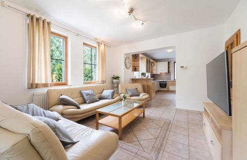 Bled House | Vila Grad Bled: Bikes, Sauna & Hot Tub Await You