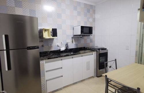 Guilhermina Apartment | Vila Guilhermina: Renovated Apartment Steps from the Beach