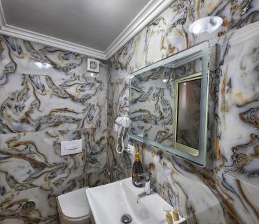 Kruje Bed & Breakfast | Discover Vila HK: 4-Star Bliss with Family-Friendly Amenities