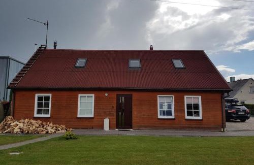 Ukmerge Villa | Central Vila House: Ideal for Families and Pet Lovers