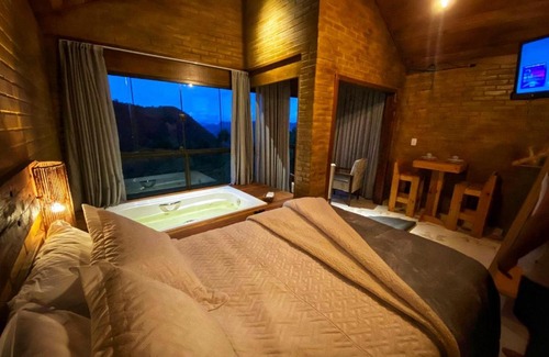 Santa Teresa Cabin | Pet-Friendly Vila Italliana Chalés with Hot Tub Luxury