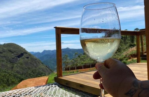 Santa Teresa Cabin | Discover Vila Italliana Chalés - Cozy Retreat with Hot Tub