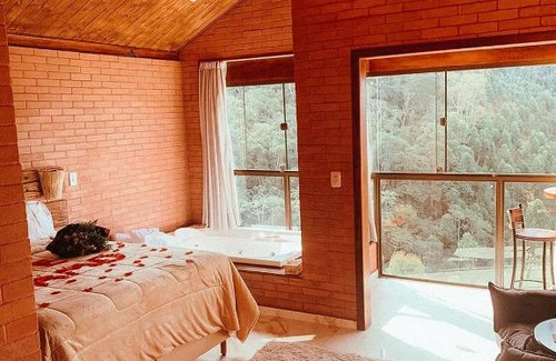 Santa Teresa Cabin | Discover Vila Italliana Chalés - Cozy Retreat with Hot Tub
