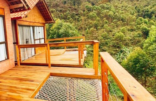 Santa Teresa Cabin | Discover Vila Italliana Chalés - Cozy Retreat with Hot Tub