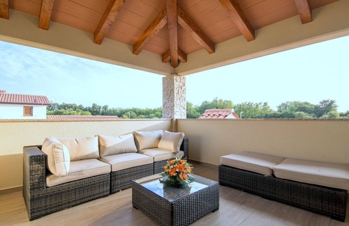 Nedescina Villa | Relaxing Vila Jadran: Family-Friendly Holiday Home in Nedešćina