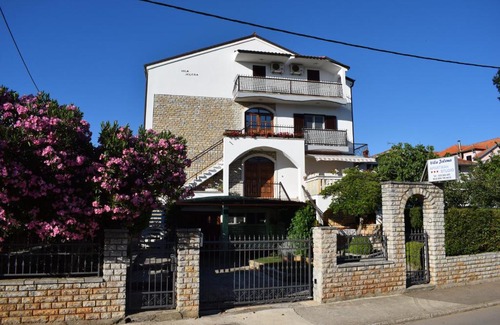 Sveti Filip i Jakov House | Guest Rated: Vila Jelena Studio Apartments in Sv Filip i Jakov
