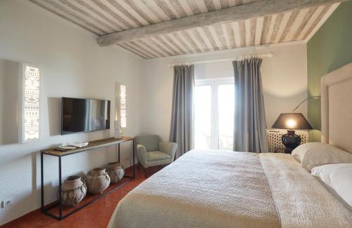 Gale Resort | Vila Joya: Oceanfront Retreat with Spa & Pool Amenities