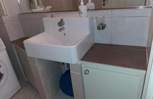 Kavallos Apartment | Exceptional Vila Kavalina: Pool & Family-Friendly Retreat