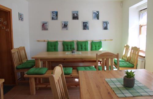 Loucna Pod Klinovcem Villa | Vila Kokrhačka: Family-Friendly Retreat with Hot Tub Access