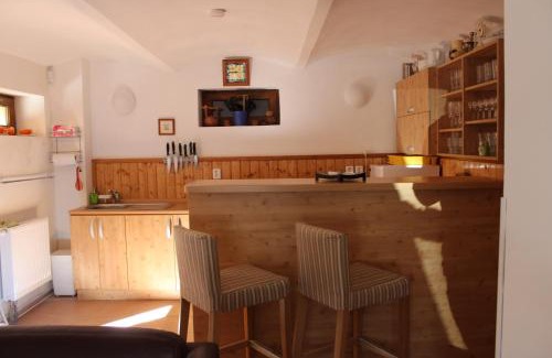 Loucna Pod Klinovcem Villa | Vila Kokrhačka: Family-Friendly Retreat with Hot Tub Access
