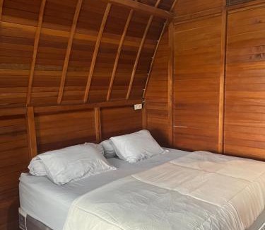 Pasirjambu Cabin | Family-Friendly Vila Kopi Ciwidey with Breakfast Included