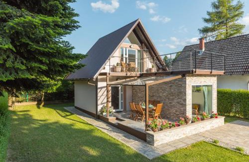 Ogulin House | Explore Vila Kosjenka: 4-Star Lakefront Retreat