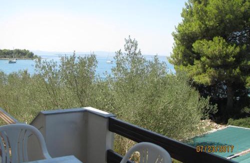 Kukljica Apartment | Oceanfront Vila Kuncabok: Guest Rated 9.8/10 Experience