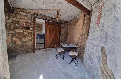 Rtina House | Discover Vila Kyra: Pet-Friendly Oceanfront Retreat